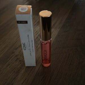 Iconic London Lip Gloss - She’s A Peach